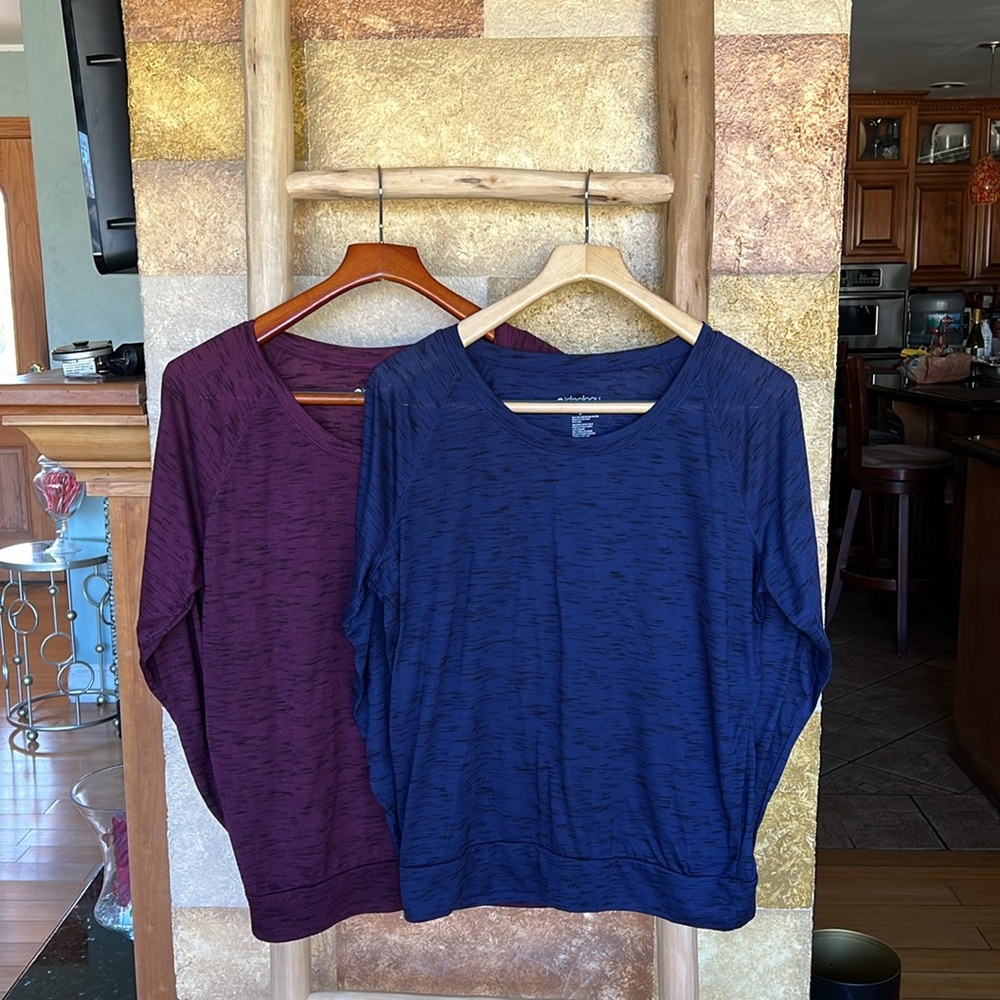 ✨ BUNDLE ✨ 2 Piece Ideology Women Longsleeve T-Shirts, Size Small